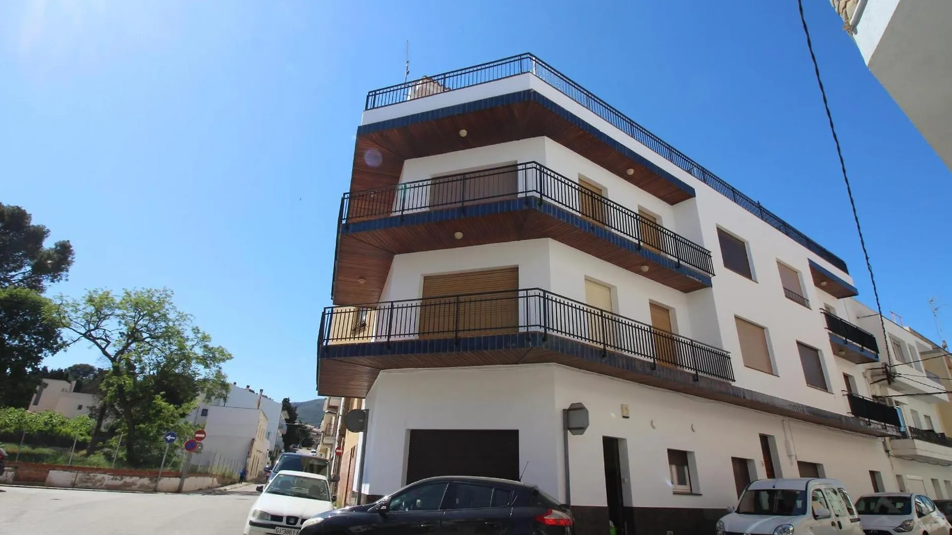 Luminoso Apto Centrico A 100M De La Playa Del Puerto Con Wifi, Balcon Y Cocina Renovada - Es-228-71 Llançà